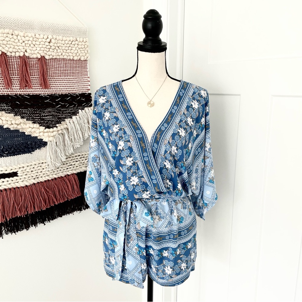 Lulus Dominica Floral Print Short Sleeve Romper Blue Size S - Picture 1 of 10